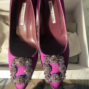 Manolo Blahnik Hangisi pumps, size 37.5, US 7.5 Plum Satin